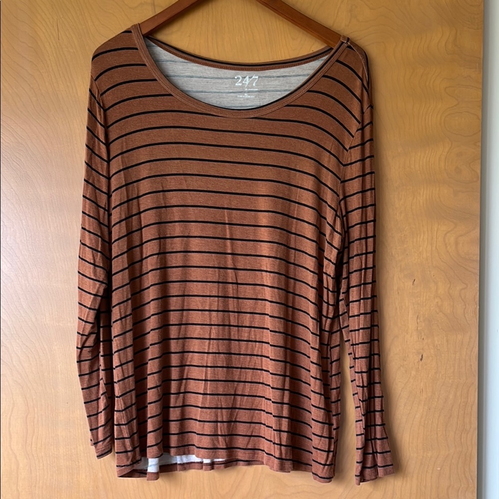 Maurices 24/7 Brown and Black Long Sleeve Tee Relaxed Fit
